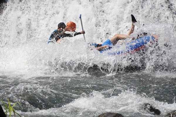 Raft na divoké vodě